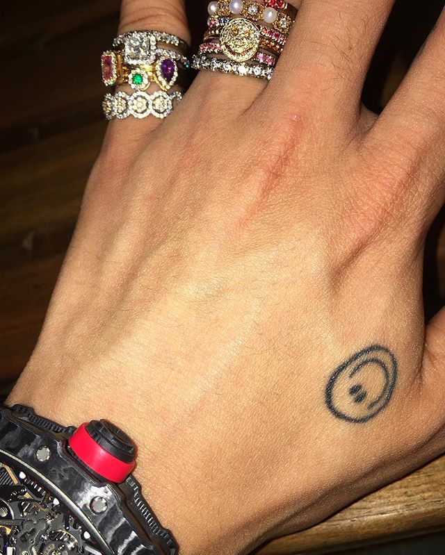 G-Dragon Instagram Aug 14, 2016 @ 17:47 🙃