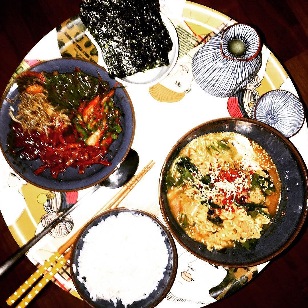 G-Dragon Instagram Aug 16, 2016 @ 05:05 내가음식사진을좀맛없게올리지만서도정말다너무맛있는것들인데...새벽엔역시라면이야