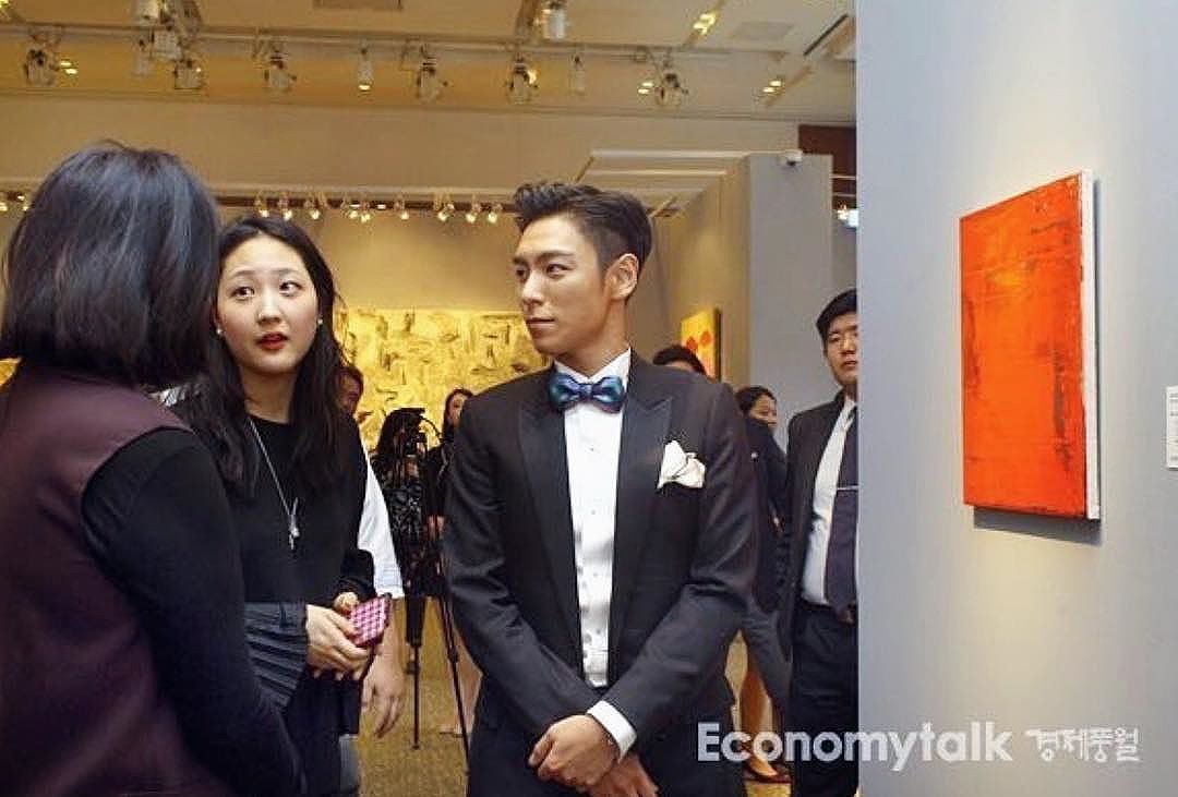 TOP Instagram Sep 20, 2016 1:50pm Curated by T.O.P

#TTTOP @Sothebys
#GerhardRichter
Bowtie from #KoheiNawa