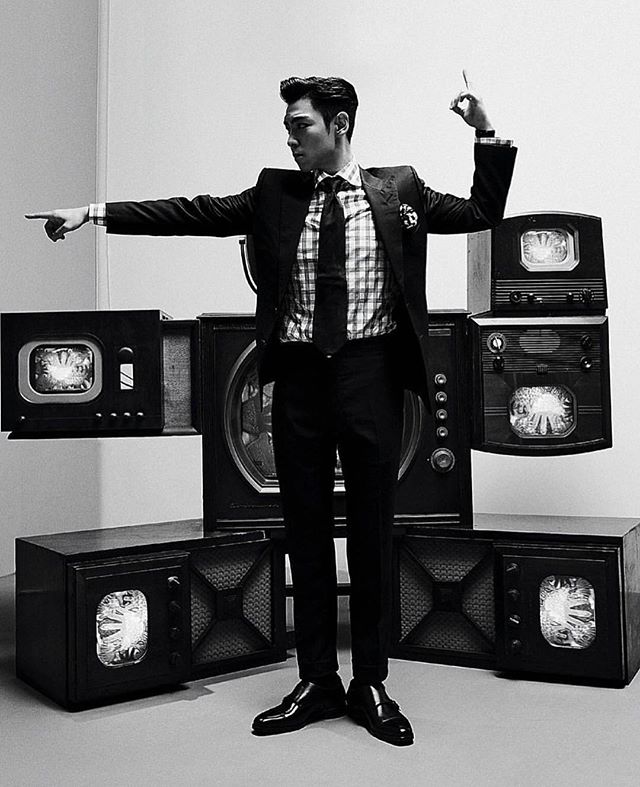 TOP Instagram Sep 13, 2016 4:02pm Curated by T.O.P @Sothebys Paik Nam June 1932-2006 FAT BOY signed in English and dated 97 single-channel video、seven monitors、vintage TV case and six vintage TV cabinets 173(H)by 218 by 92 cm;68⅛(H)by 85⅞by 36¼in. #TTTOP Sothebys #NamjunePaik