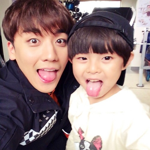 140408 Seungri SNS Updates SBS #엔젤아이즈 진모랑 테디랑 메롱 ~~~~~~ SBS ...
