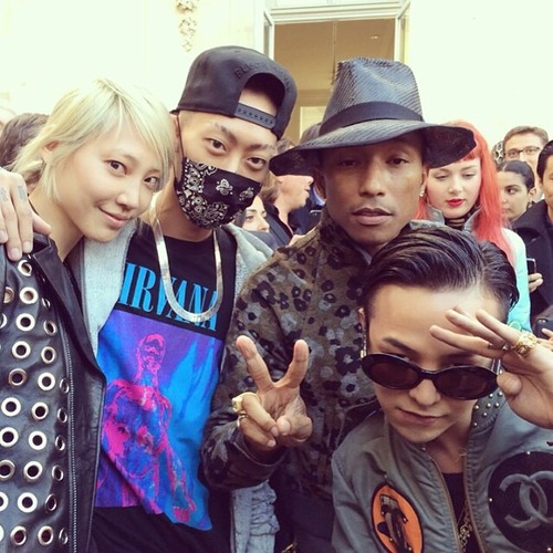 @ soojmooj instagram update 20140526: Girls exhibition curated...