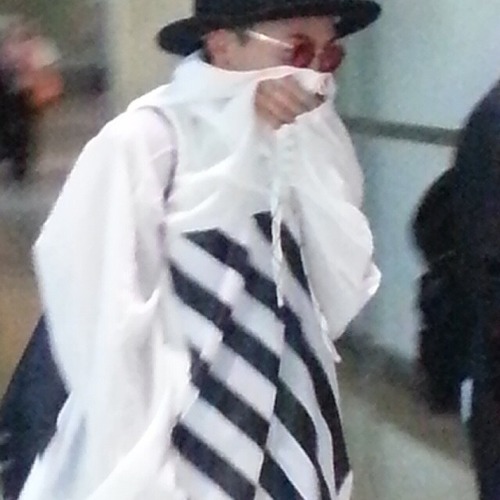 Gdragon Paris Airport returning to Seoul 20140527 by oliviapwoo...