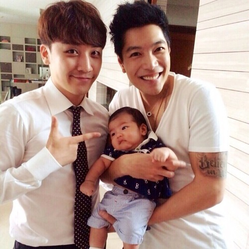 SeungRi’s Instagram update 20140711: @kongkaroon...