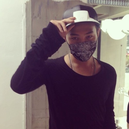 140712 G-Dragon at Rare Market ???...