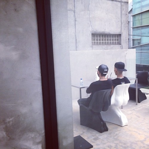 140712 G-Dragon at Rare Market ???...